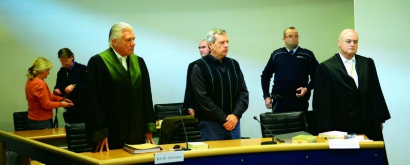 Datei:AnschlagOLGAnwälte.jpg